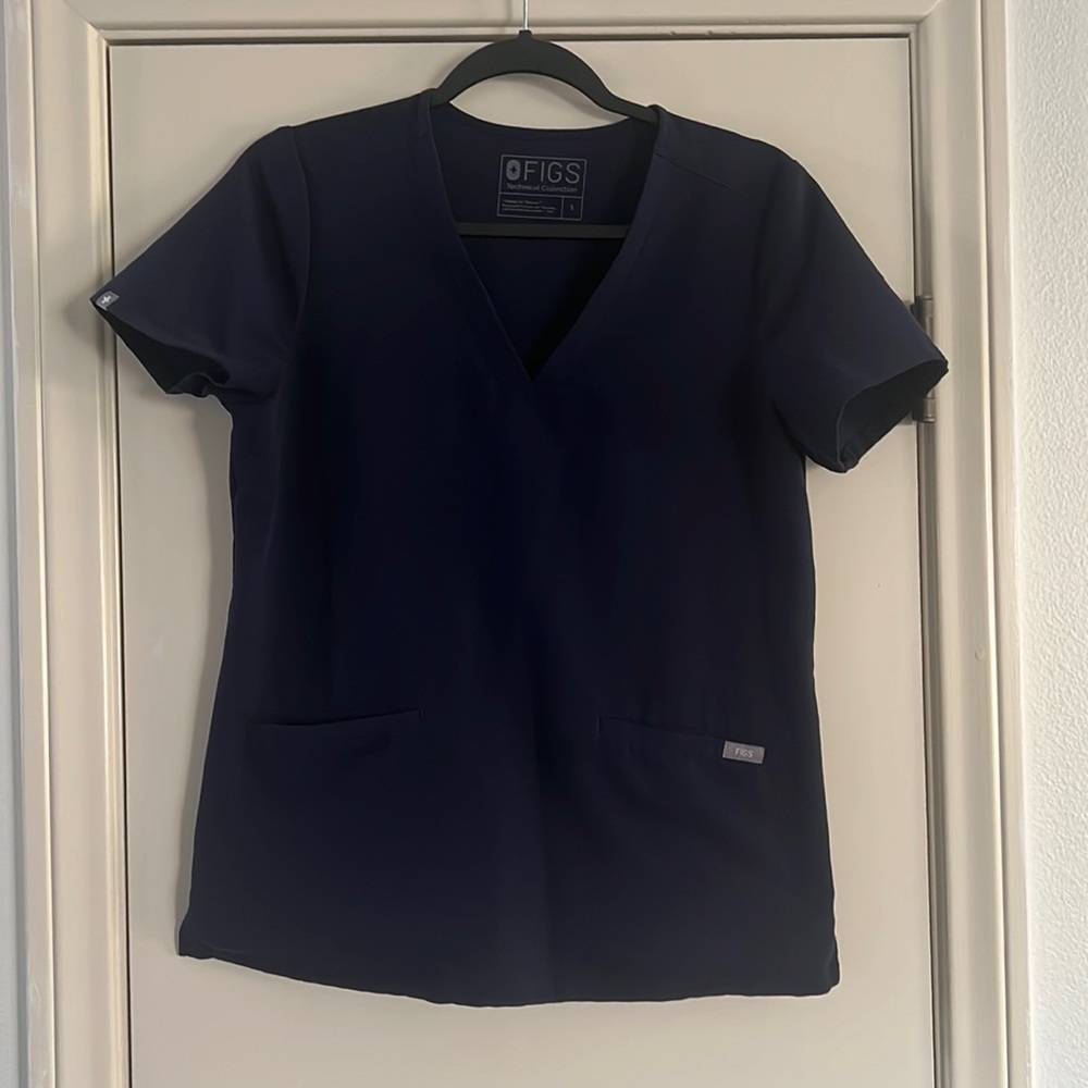 FIGS Casma Three-Pocket Scrub Top, size small